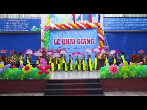 Tiết mục văn nghệ khối Hai mừng Lễ Khai giảng năm học 2019-2020