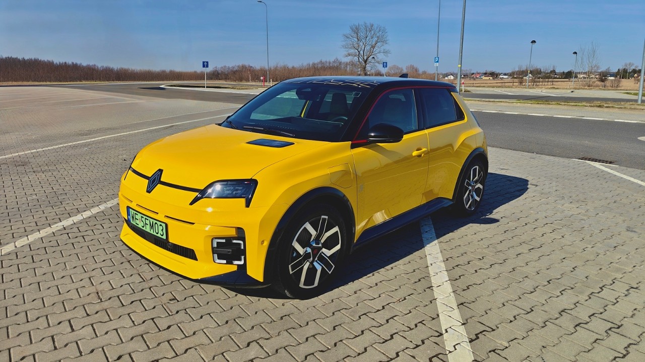 Renault 5 E-Tech Electric Iconic Cinq EV52 150 KM comfort range (2025) – POV + jazda nocna