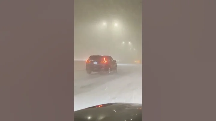 Snowstorm in Chicago causes dangerous driving conditions