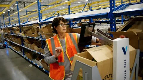 Undercover Boss - Dancing Robots