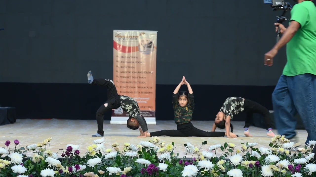 kankaria Carnival 2025 | Kid's Beginners Yoga Performance | Atha Yogshala | Yoga | Yog Carnival