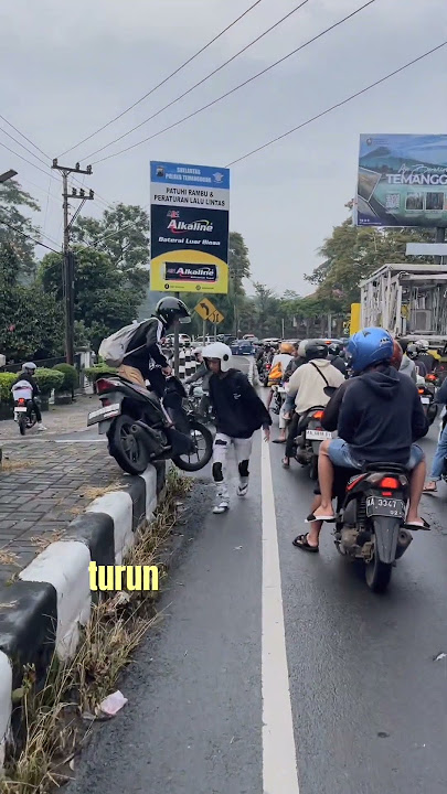 Trotoar kan buat pejalan kaki #trotoar #macet #motoran