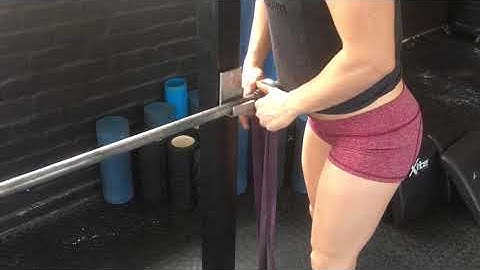 Banded bench press set-up without pins