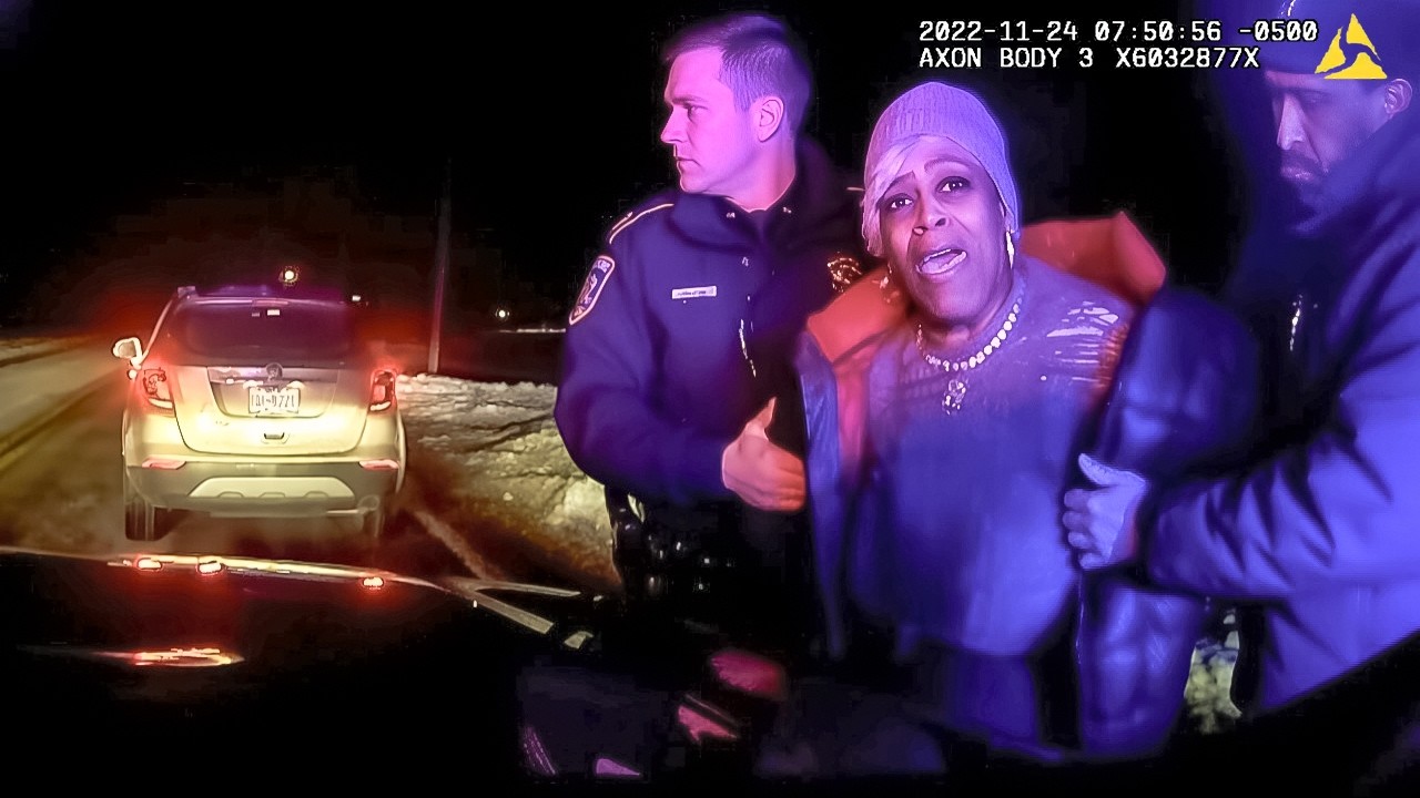 Entitled Woman Refuses to Comply During Traffic Stop