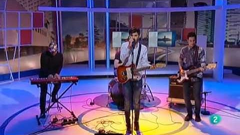 Pull My Strings - Walls (Live at La2 ) Spanish TV