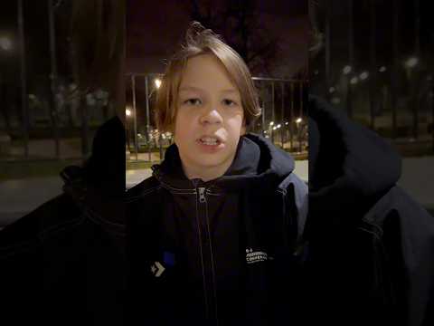 Как он на таком маленьком самокате катается?? #shorts #рекомендации #трюкинасамокате #самокат #трюки