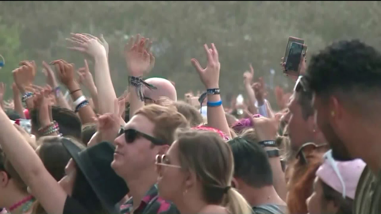 newspaper mockup Man who died at Lollapalooza after medical emergency ID`d