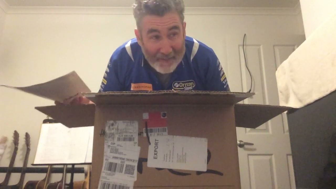 Hughes & Kettner unboxing era2 - YouTube