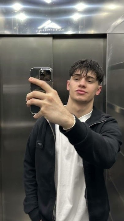  Aesthetic mirror selfie poses ideas 💕 #mirrorselfie #shorts #shortsfeed ...