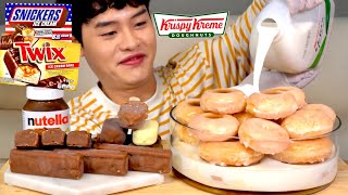 ASMR 글레이즈도넛에 우유폭포 떨어짐🤣스니커즈 트윅스바 짱맛 먹방! Glazed Donuts With Milk Waterfall Snickers Twix Bars MuKBang