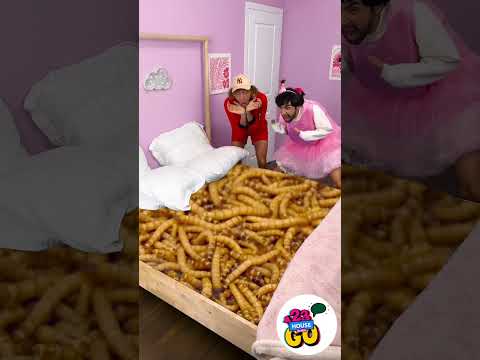 يا إلهي سرير مليء بالدود ماذا يوجد أيض ا تحت الغطاء عكس