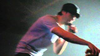 Enrique Iglesias - Picking from the audience - Live @ Hasselt, Belgium