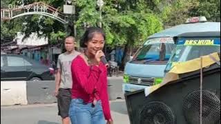 VIRAL : Pengamen Cantik Ini Tenyata Hanya || LIPSING