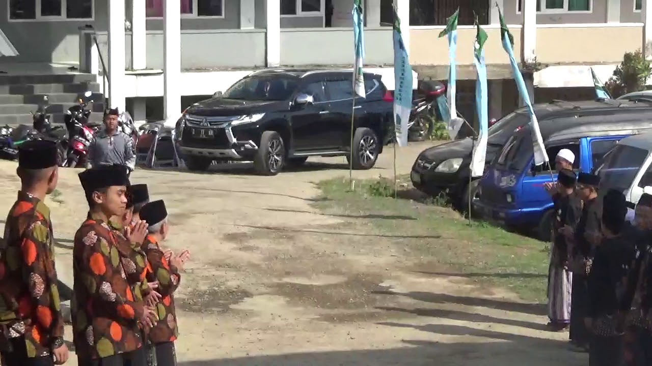 Penyambutan Pangersa Umi Suryalaya di Ponpes Azzainiyyah