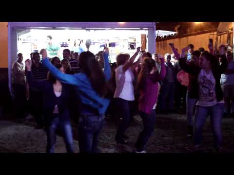 Orquestra Costa Rica - Público a dançar &quot;Cabana Maior&quot; - 2012