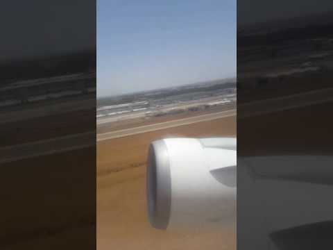 لحظة اقلاع الطائرة الخطوط الملكية المغربية