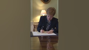 Nicola Sturgeon formally resigns