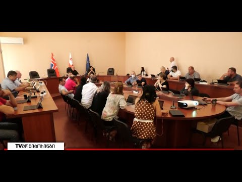 გორის მერიის რეორგანიზაცი პროექტის დასამტკიცებლად დეპუტატები სახლიდან და კაბინეტებიდან გამოიძახეს