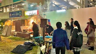 YATAI | 【Yatai 屋台】 博多華丸大吉がオススメする屋台 praying to household shrine before opening food stall.