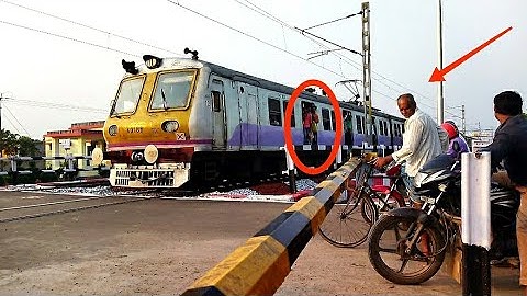 Aerodynamic EMU train crossed 90 kmph between railgate || Katwa-Howrah Local || Dangerous Skipping