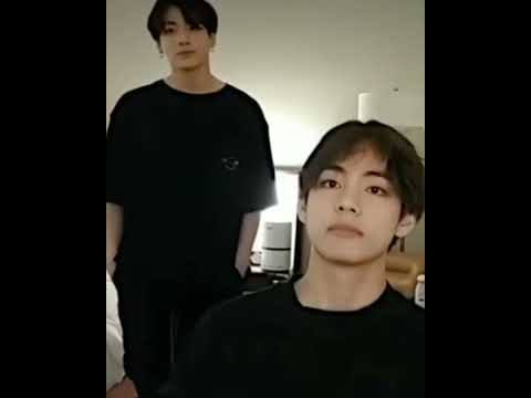чонгук даже телом показывает что Тэхён рядом 😍💜💚 #taekookisreal #taekook #vkook #jungkook #taehyung
