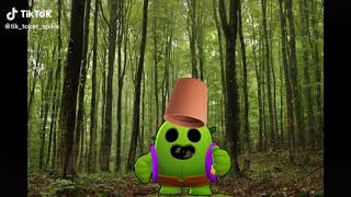 Спайк идёт по лесу