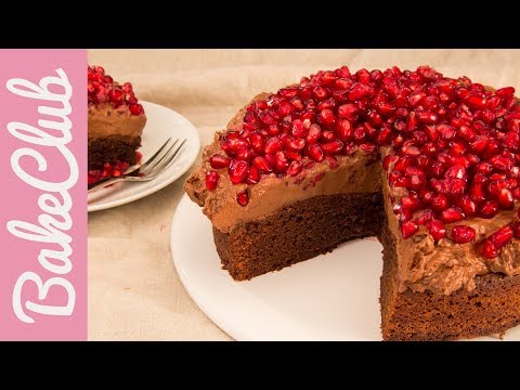 Brownie Torte mit Schokomousse und Granatapfelkernen I BakeClub