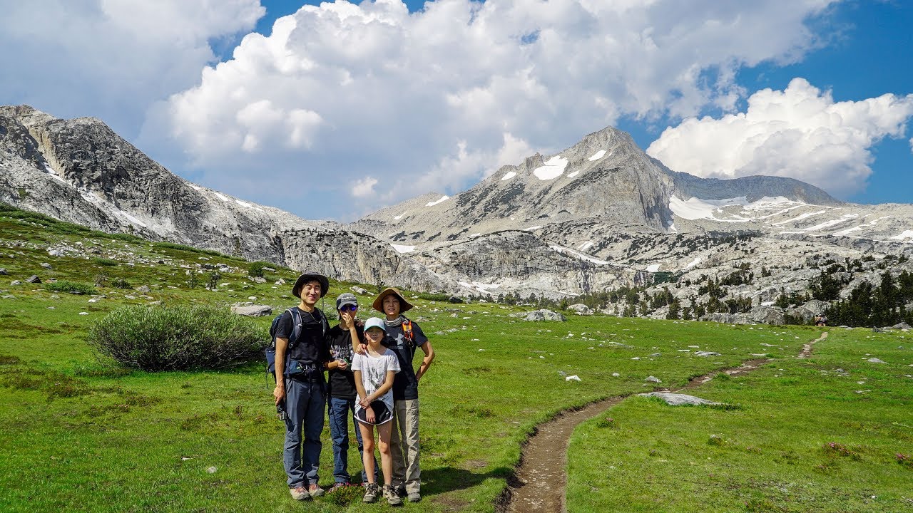 Hiking 20 Lakes Basin, Saddlebag Lake to Conness Lakes, East of