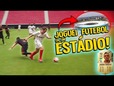 JOGANDO FUTEBOL EM UM ESTÁDIO DE VERDADE