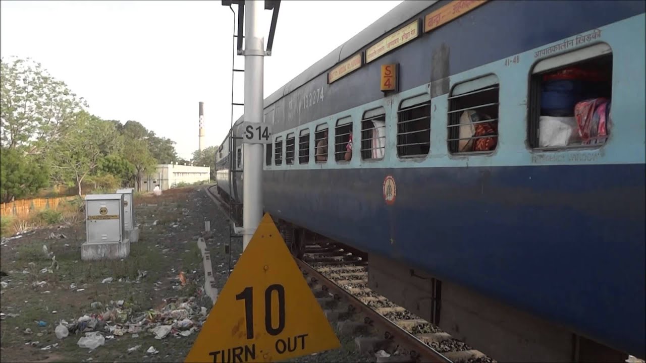 19032 Yoga Express Departs From Sabarmati Jn Behind BGKT EMD "Aravali"