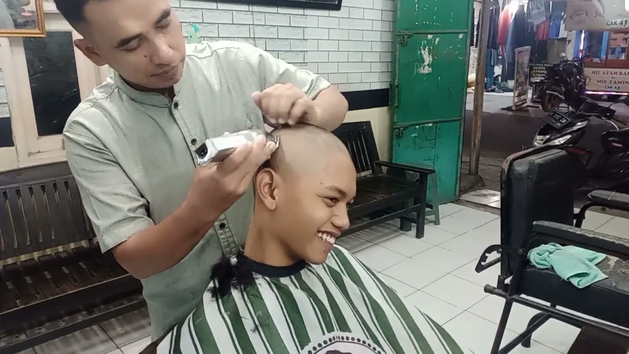 ДВА АБГ ДЕТЯ В НАСТОЯЩЕМ БАЛОТ‼️ потому что у них светлые волосы, их родители ворчат часть 1