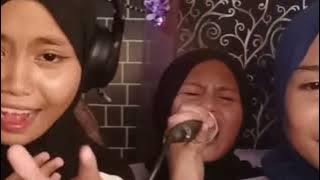 MARI KITA DENGARKAN KETIGA CEWEK INI BERNYANYI