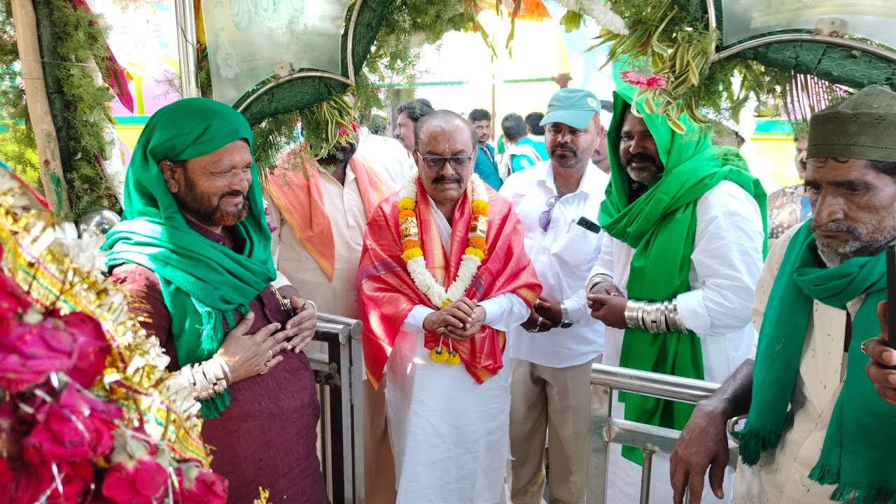 ఇస్వి గ్రామంలో ఉరుసు మహోత్సవంలో మాజీ ఎమ్మెల్యే ఎన్. ప్రకాష్ జైన్ పాల్గొని ప్రత్యేక ప్రార్థనలు చేశారు