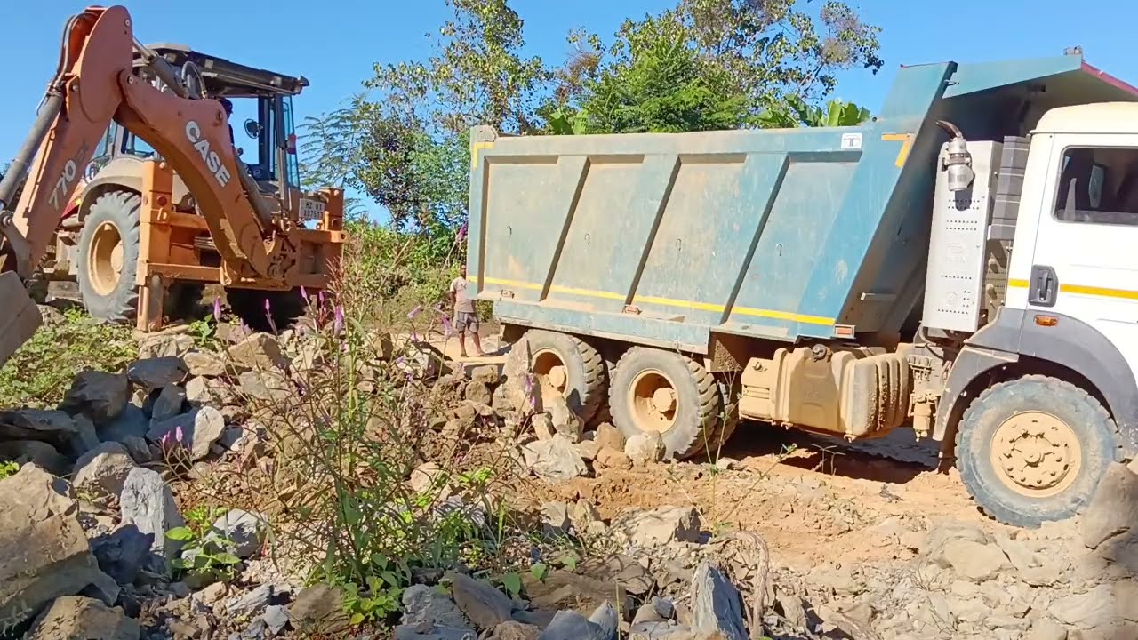 Case 770 Backhoe Jabardast Boulder Loading in Tata 2830 Dumper | Full Power Action