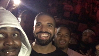 Drake jumps in crowd & moshs at Travis Scott in Portland, Oregon! With 600breezy n P reign. CLB