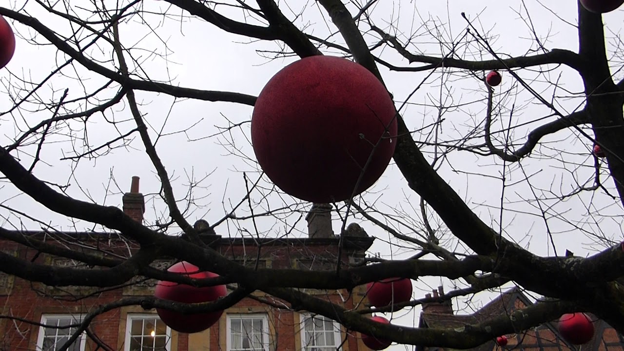 Giant red baubles in Market Square - Midhurst - Red Oak Christmas tree - Jólatré
