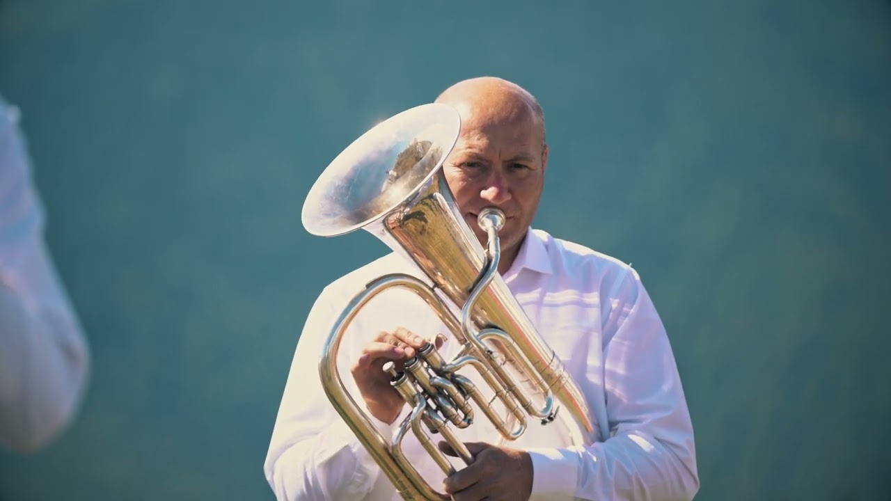 Isus Iubit   Fanfara Peretu Final 1