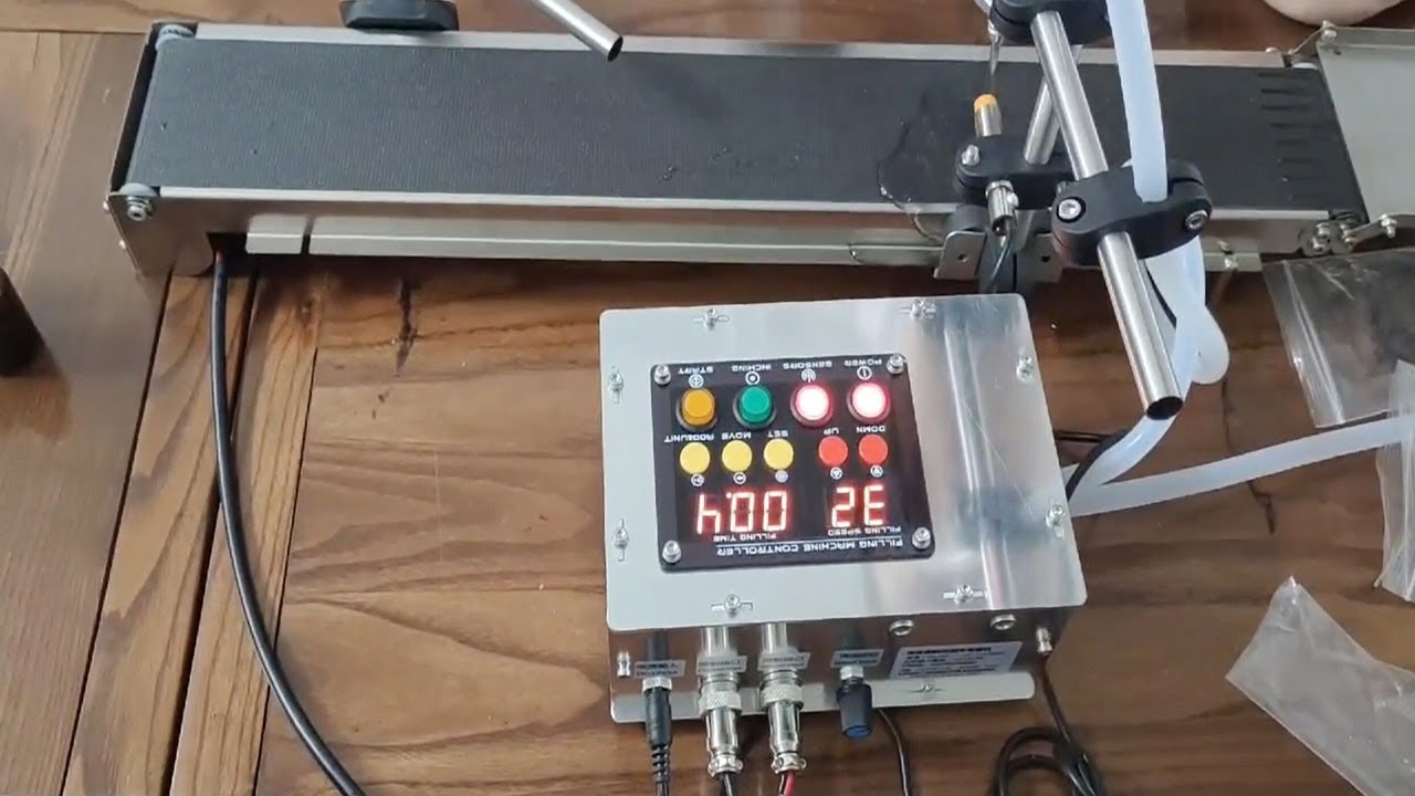 working video demo for conveyor belt liquid filling machine bottles