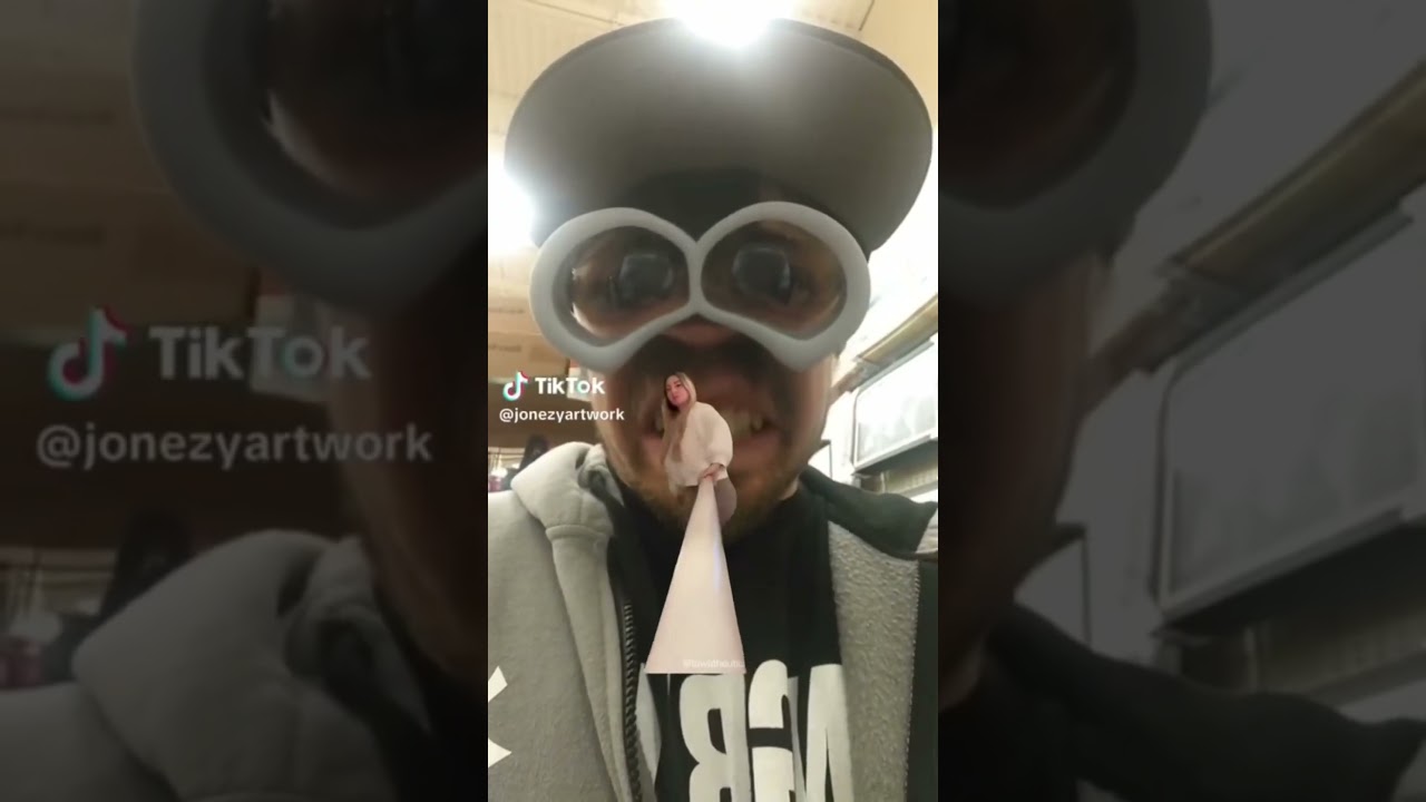 Minion jonezy gets farted on! Rate that one! 