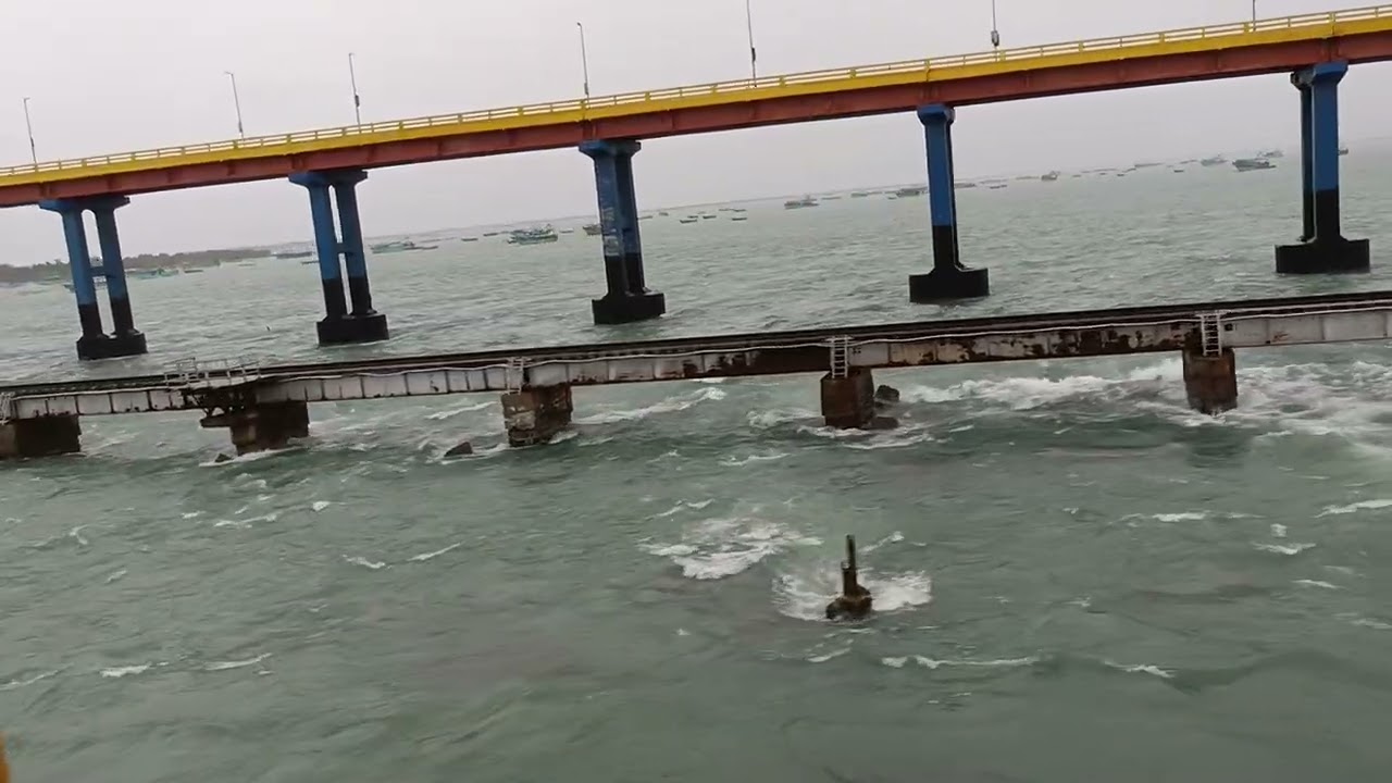 இரயில்வே பாம்பன் பாலம்.