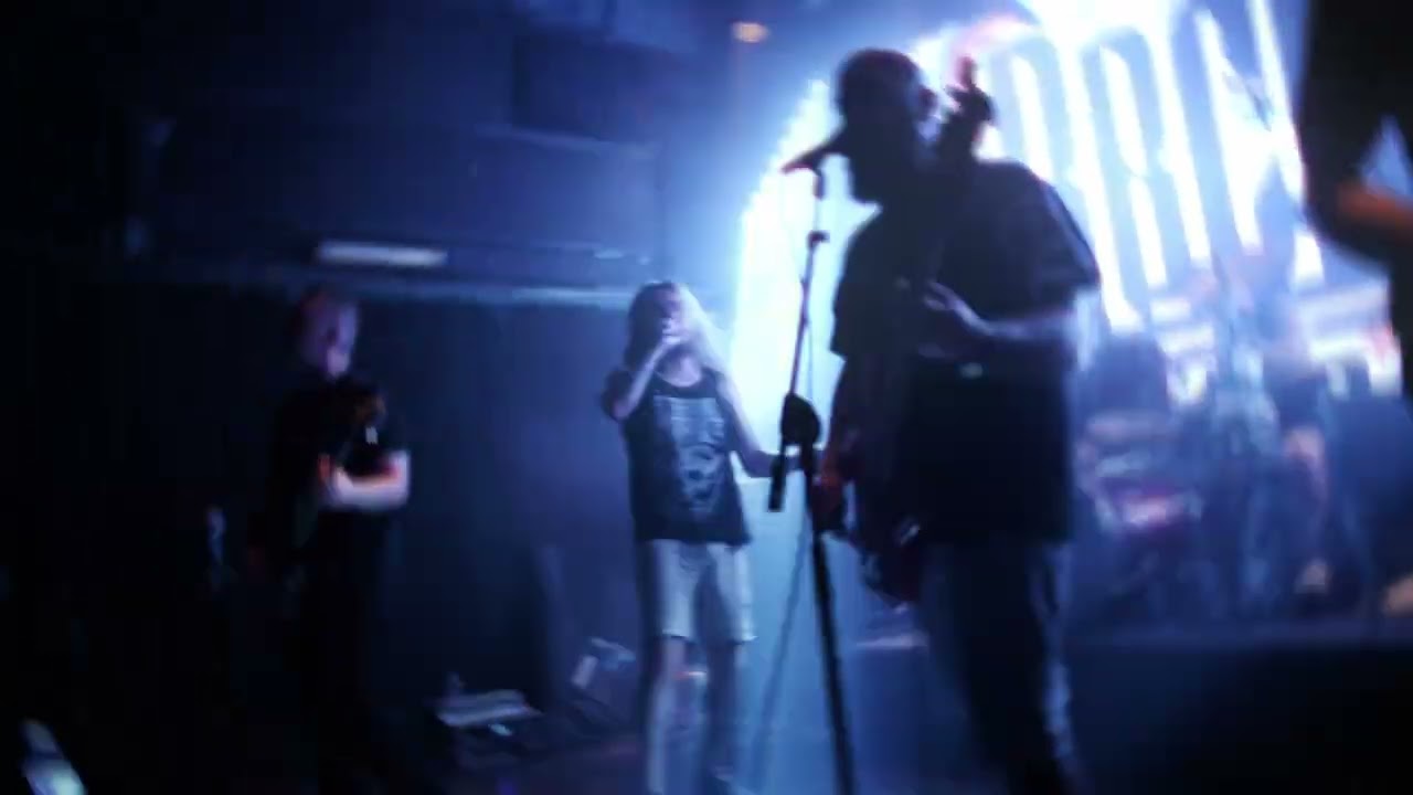 YouTubeでBRCDS - Slither (Official Music Video)を視聴 YouTubeでBRCDS - Slither (Official Music Video)を視聴