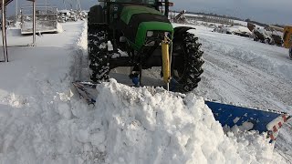 Первый снег. DEUTZ-FAHR AGROFARM 115G с лопатой для уборки снега. Смотрим  озимую пшеницу.