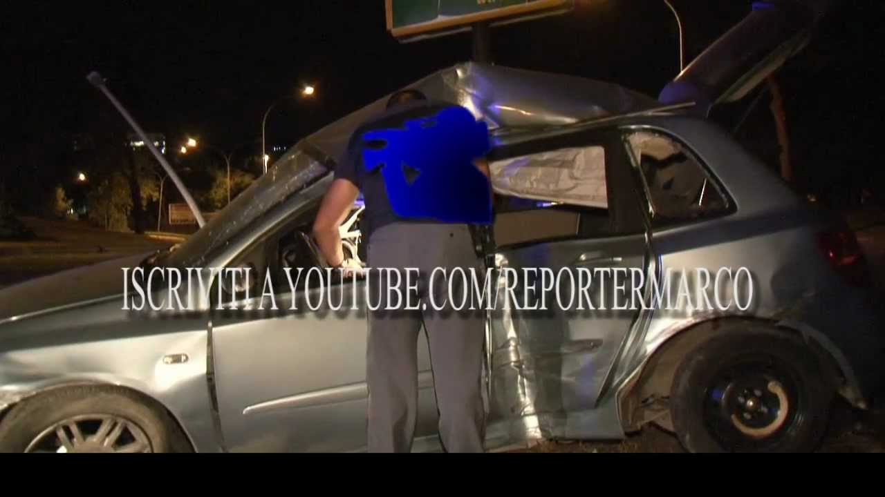 VOLANTE 113: FUGGONO DA POLIZIA SI SCHIANTANO SU UN PALO