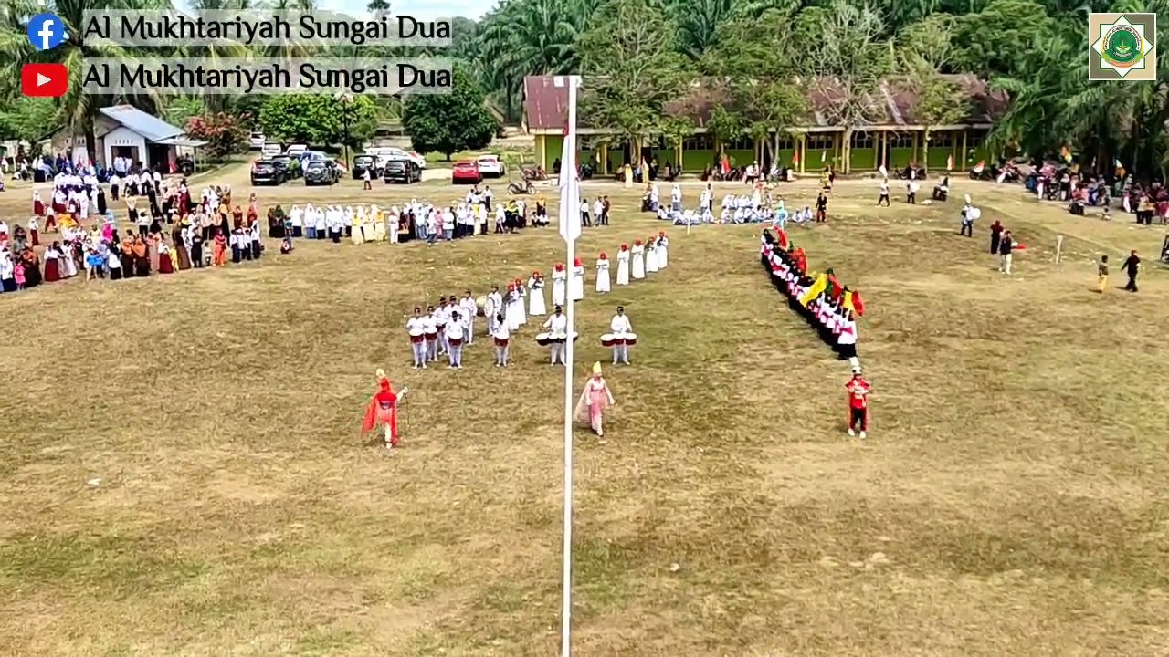 Atraksi Drumband Pondok Pesantren Al mukhtariyah Sungai Dua Pada Saat 17 Agustus 2022