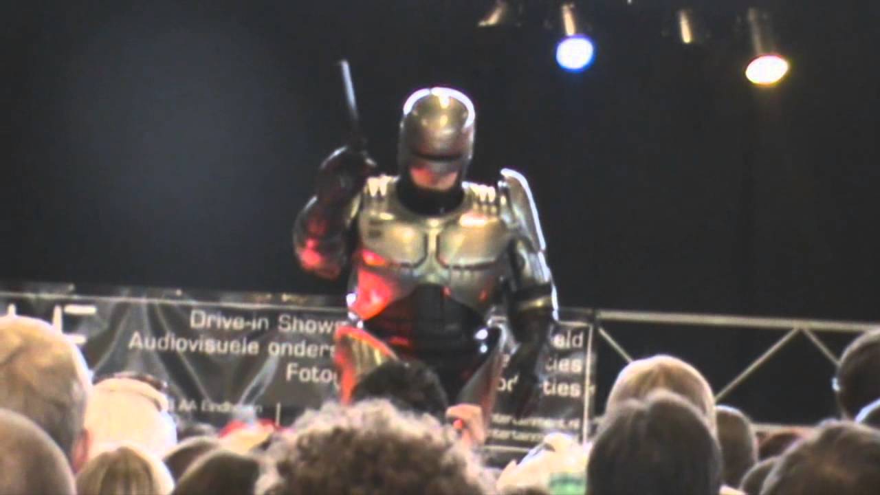 Awesome Robocop Cosplay !