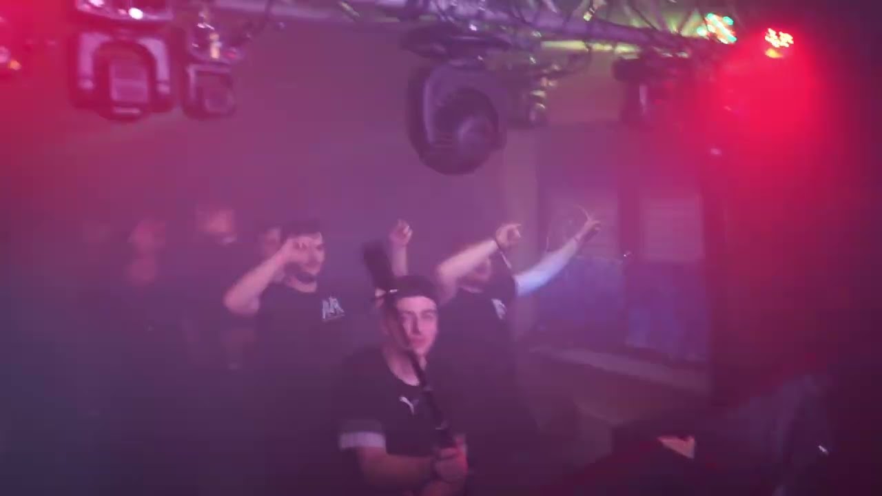 Crowd Control (left right) | DEUTSCHER KRACH EDIT | NYTE Event | REMAX