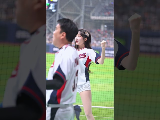 롯데 한동희 응원가하는 국가대표팀 치어리더 이주은(Lee Ju eun, 李珠珢)치어리더 2025.11.09