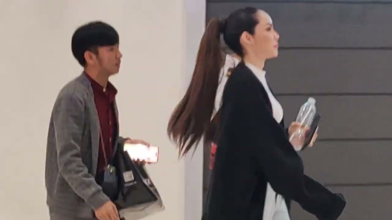 ชาล็อต - เปลี่ยนชุดมารวมพลจ้า l BEAUTILOX x BEAUTRIUM@Seacon Bangkae #CharlotteAustin #ชาล็อตออสติน