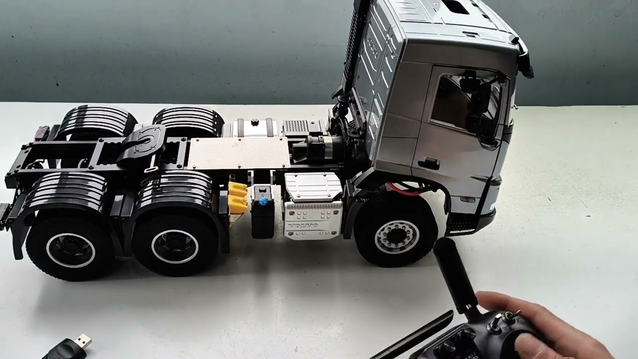 Review xe đầu kéo điều khiển tỉ lệ 1:14 Volvo  E013