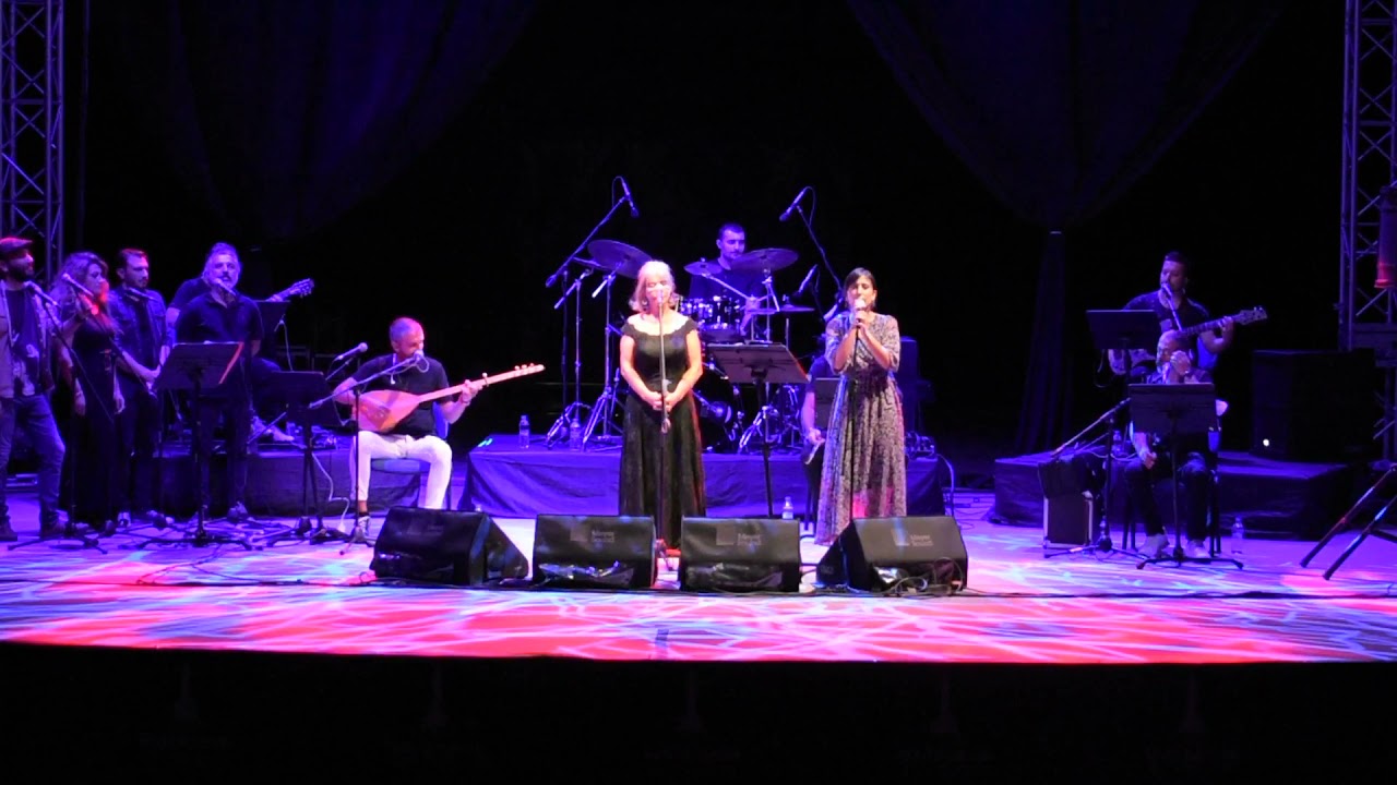 İLKAY AKKAYA & BERİVAN AKKAYA - ARIX (İZMİR AÇIK HAVA TİYATROSU KONSER KAYDI)